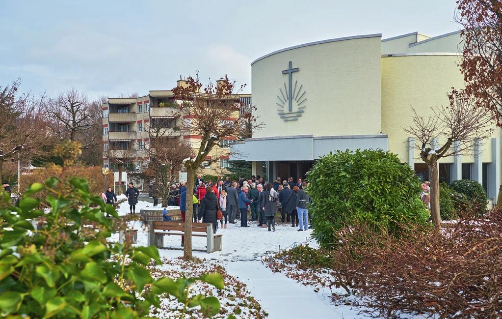DIEVKALPOJUMS EIROPĀ 2019. gada 5. janvārī pirmapustulis kopā ar ticības brāļiem un māsām svinēja dievkalpojumu Bernes-Ostermundiges draudzē Šveicē.