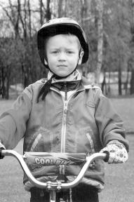 Seðgadîgajam Kristeram Gulbim ir liela pieredze - savu riteòbraucçja karjeru lielajâ velotûrç sâcis pirms diviem gadiem! Kristera stilîgais ekipçjums atbilda paða zçna sparîgajai braukt varçðanai.
