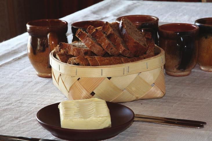 SIERI Piedāvā siera degustāciju (siers vietējā zemnieka ražots): Klasiskais, Ceptais, sieri ar piedevām saules puķu sēklām, linsēklām, kā arī apcepts siers.