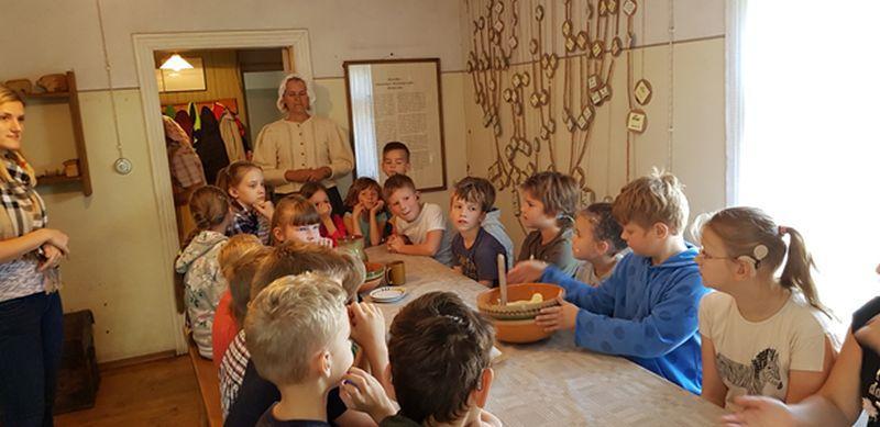 Dāvana bērniem Latvijas simtgadē bija projekts «Latvijas skolas soma».