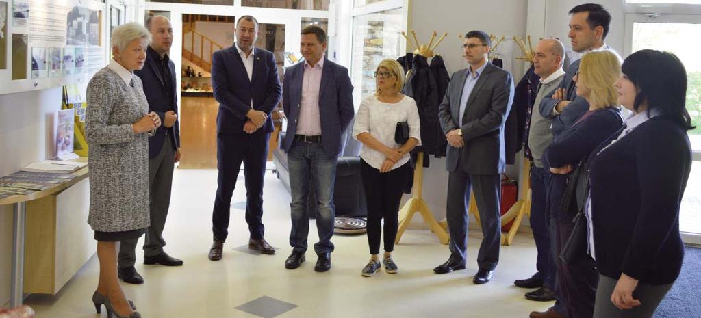 Moldovas CALM pārstāvji apmeklē Līvānu novadu Šveices vēstnieks apmeklē JIC Kvartāls 26.septembrī Līvānu novadā darba vizītē viesojās Moldovas Vietējo pašvaldību kongresa (CALM) pārstāvju delegācija.