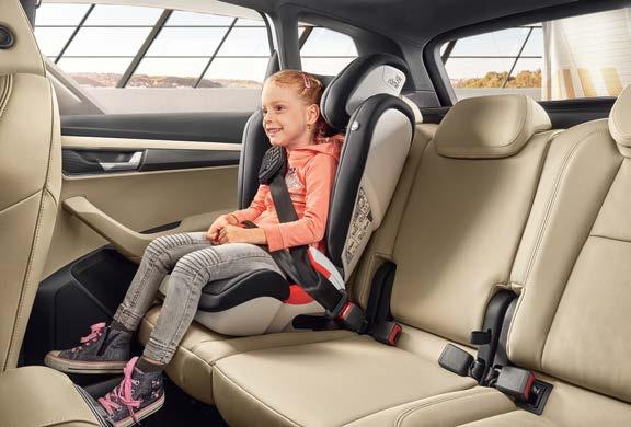 inteliģentais dizains ļauj bērnam ne tikai sēdēt aizmugurē, bet arī priekšējā pasažiera sēdeklī, kur jūs varat viņu redzētu.