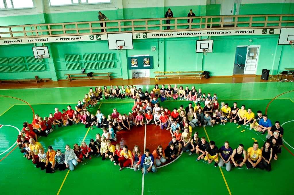 Olimpiskā diena Alsungas vidusskolā. 28.septembrī Olimpiskās dienas pasākumos piedalījās vairāk kā 76 tūkstoši skolēni 76 vietās Latvijā, arī pie mums Alsungas vidusskolā.
