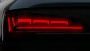 Gaismas Matrix LED priekšējie lukturi un OLED aizmugurējās gaismas ar īpašu gaismu rakstu iegādājoties automašīnu iespējams izvēlēties vienu no trīs dažādiem aizmugurējo lampu rakstiem PX6 2 548 2