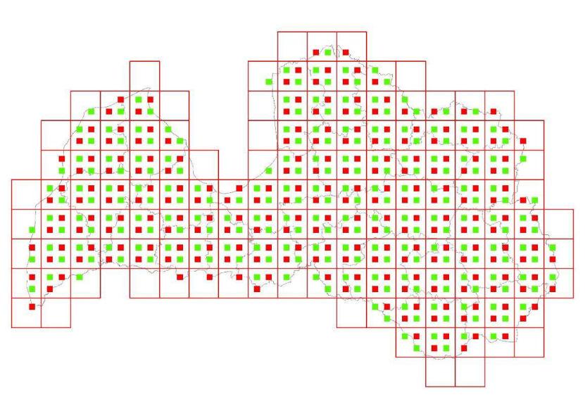1. attēls. Uzskaišu veikšanai izvēlēto atlanta kvadrātu novietojums: Sarkanie kvadrāti prioritārie kvadrāti, zaļie sekundārie kvadrāti.