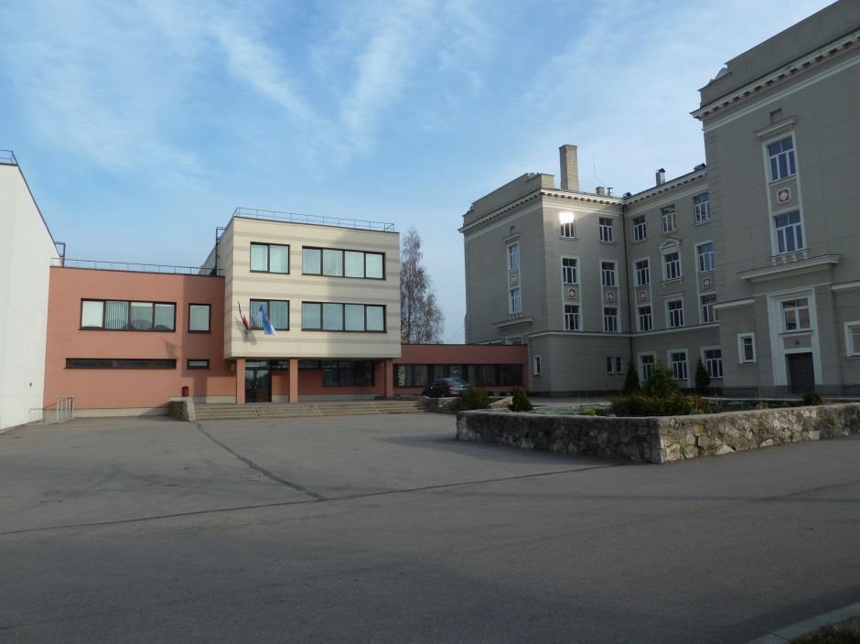 1. Skolas vispārīgs raksturojums Rīgas 33. vidusskola ir Rīgas domes dibināta vispārējās izglītības iestāde, kura īsteno vispārējās pamatizglītības un vispārējās vidējās izglītības programmas. 1.