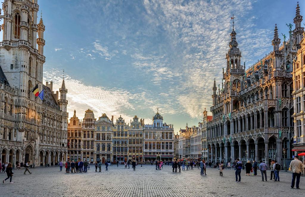 Tourisme à Bruxelles Avec 9,4 millions de nuitées, Bruxelles est de loin la ville la plus touristique de Belgique. Le nombre de touristes a doublé par rapport à il y a 10 ans.