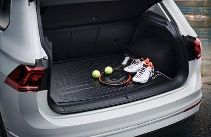Oriģinālie aksesuāri 04 05 04 Bagāžas nodalījuma ieklājs Volkswagen oriģinālais bagāžas nodalījuma ieklājs aizsargā bagāžas nodalījumu pret netīrumiem un novērš priekšmetu slīdēšanu.