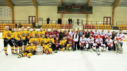 Novada hokeja komanda Kalupe/Daugavpils novads Arī novada sporta veterāni sasnieguši teicamus