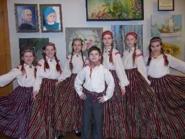 objektu veidošana Daugavpilī Naujenes Mūzikas un mākslas skolas darbība 2018. mācību gadā skolā mācījās 146 audzēkņi, t.sk 110 mūzikā un 36 mākslā. 2018. mācību gadā skolu absolvēja 6 audzēkņi (4 mūzika, 2 māksla).