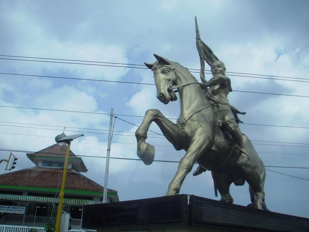 Ņi Agenga Seranga (Nyi Ageng Serang) Serangas militārā vadone, dzīvoja no 1752. līdz 1838.