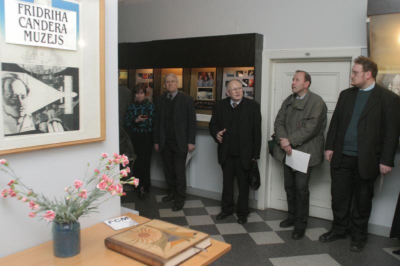 Zaudējumi Muzejs zaudēja memoriālo statusu turpmāk tas saucās Frīdriha Candera kosmosa izpētes muzejs.