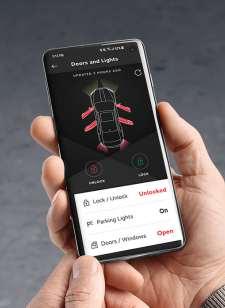 SMARTLINK Ar SmartLink sistēmu (ŠKODA savienojamības paketi ar MirrorLink, Apple CarPlay un Android Auto atbalstu) automobiļa informācijas un izklaides sistēma ļauj vadītājam droši lietot