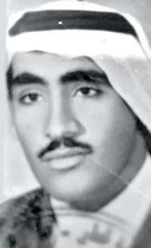 هو من مواليد قطر عام 1949 م وكان ذلك في فريج أسرة الملا وقد دخل مدارس قطر حاله كحال بقية طلاب قطر في تلك الفترة فدرس في المدرسة النموذجية قبل سن التعليم (مدرسة الوسط الابتداي ية) ثم مدرسة خالد بن