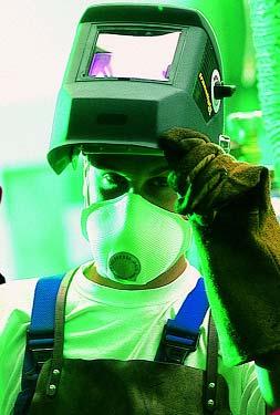 veidu metināšanas maskas: apvienotas ar motorizētu respiratoru (sk. attēlā) vai tīra gaisa padeves sistēmu.