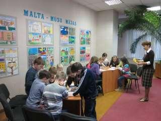 Patriotisma nedēļas ietvaros, Maltas pagasta bibliotēkas bērnu nodaļā, notika tematiska pēcpusdiena Mana Latvija,