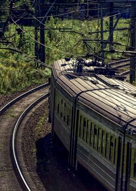 ritošajam sastāvam, stāvot vai guļot uz/pie sliežu ceļiem un nodalījuma joslā, pašnāvības un atrašanās dzelzceļa teritorijā reibumā. 2013. gadā lokomotīvju vadītāji Latvijā 85 reizes (2012.