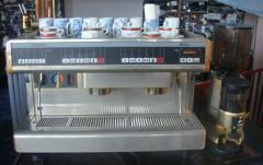 Espresso kafijas vārītāji iedalās iekārtās ar mehānisko un automātisko regulēšanu un universālos espresso kafijas vārītājus.