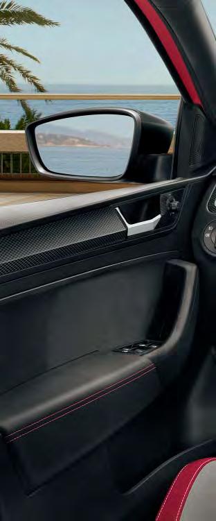 Pievilcīgo automašīnas izskatu pasvītro arī Bi-Xenon priekšējie lukturi ar LED dienas gaitas gaismām.