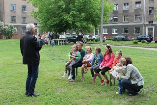 - 17., 24. un 31.maijā RCB filiālbibliotēka Vidzeme piedalījās biedrības CKND sadarbībā ar nodibinājumu Rīga 2014 un Teikas skolām rīkotajos pagalma svētkos Brīvības gatves 365.mājas iekšpagalmā.