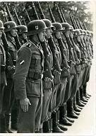 pasaules kara laikā. Latviešu leģionā mobilizētie jaunieši Latviešu leģionāri ierindā, 1943.g. Latviešu leģiona 2. brigādes karavīri ierindā, 1943.g. Ar latviešu leģionu vēlāk saprata visas latviešu vienības vācu armijā, kuru kodolu veidoja divas (15.