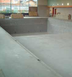 Lai mazinātu pelējuma risku, ir iespējams radīt papildu drošību ar ūdensdrošo betonu, lietojot salikto blīvējumu. Šādos baseinos pēc iespējas jāizvairās no savienojumiem.