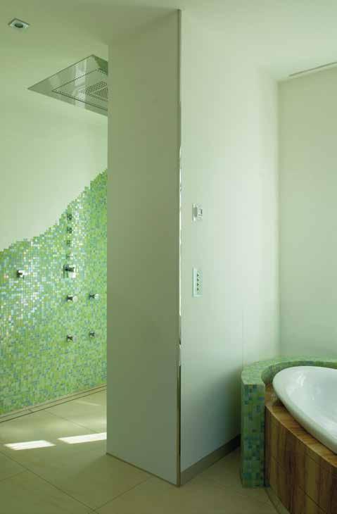 Dušas grīdas līmeni var iekārtot bez grūtībām, pateicoties jau noblīvētajām dušu grīdām ar slīpumu un noteces tehnoloģiju.