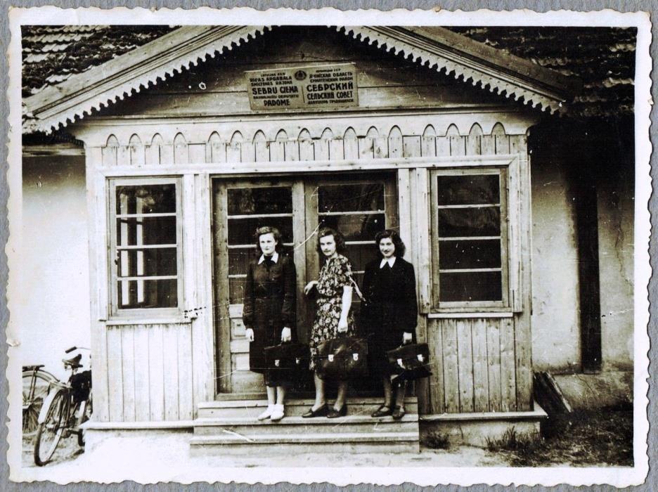 1951. gadā dibinātās Variņu pagasta (tolaik Sebru ciema) bibliotēkas pirmā mājvieta ir Vilciņi.