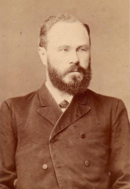 Juris Kalniņš (Prātkopis; 1847-1919). No 1865.-1868.g. mācījies Cimzes skolotāju seminārā Valkā. Strādājis par skolotāju Ļaudonā, Vietalvā, Sausnējā.