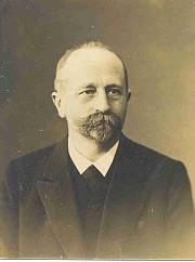 Jānis Sērmūkslis (1855-1913) ērģeļu virtuozs. No 1871.- 1874.g. mācījies Cimzes skolotāju seminārā Valkā. Bijis ērģelnieks un skolotājs Liepājā.