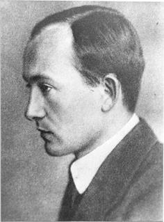 17.MAIJS Dzejnieks Jānis Sudrabkalns (1894-1975). 1915.g. mobilizēts armijā. 1917.g. martā norīkots darbā laikrakstā Brīvais Strēlnieks, vācu okupantiem uzbrūkot, šis izdevums pārceļas uz Cēsīm un Valku.