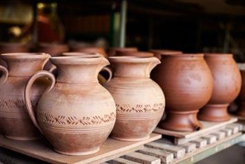 Keramikas ražotne Vaidava Ceramics - Valmieras pilsētas ekskursija ar gidu - pusdienas - Atjautīgā pastaiga ar uzdevumiem Diženi cilvēki diženā Valmierā Pirmajā dienas daļā skolēniem iespējams