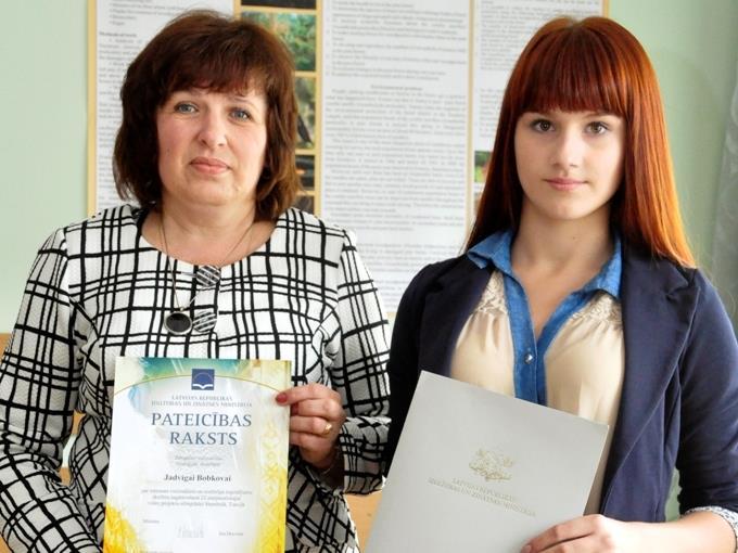 Elīna Baranovska ar skolotāju (2014. gads) 2015. gadā Zemgales vidusskolas skolniece Tatjana Lukjanska ieguva 1.vietu valsts vides projektu olimpiādē. 2016.