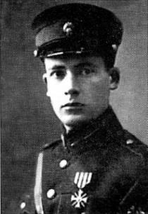 Kārlis Augusts Bušs (1895-1977). Dzimis Valkā, bijis mūrnieks. Latvijas armijā no 1919. g. 27.
