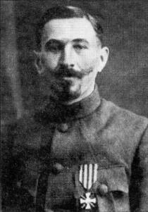 Teodors Kalniņš (1895-1980). Dzimis Valkā. Beidzis draudzes skolu. Bijis kurpnieks. Latvijas armijā no 1919.g. 17.
