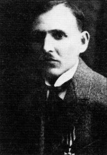 Kārlis Karlovskis (1888-1966). Dzimis Lugažu pagastā. Bijis daiļkrāsotājs. Latvijas armijā iesaukts 1919.g. 11.