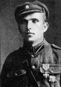 Paulis Labsvīrs (1900-1968). Dzimis Valkā. Bijis strādnieks. Latvijas armijā iesaukts 1919.g. 9.IV Valkā, piedalījies visās 5. Cēsu kājnieku pulka kaujās.