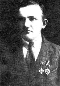 Artūrs Plūme (1898-?). Dzimis Pedeles (Lugažu) pagastā. Latvijas armijā iesaukts 1919.g. 4.III Valkā, piedalījies Ziemeļvidzemes atbrīvošanā, vēlāk cīnījies pret lieliniekiem Latgalē.