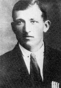 Jānis Vītiņš (1898-1963). Dzimis Lugažu pagastā, beidzis draudzes skolu. 1919.g. 26.I Valkā brīvprātīgi iestājies Latvijas armijā.